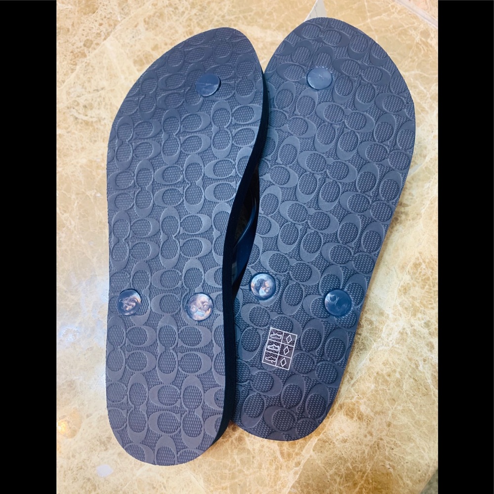 ❤️❤️Coach flip flops ❤️❤️ - Picture 3 of 4